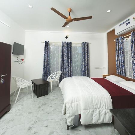 M M Residency Kochi Exterior foto
