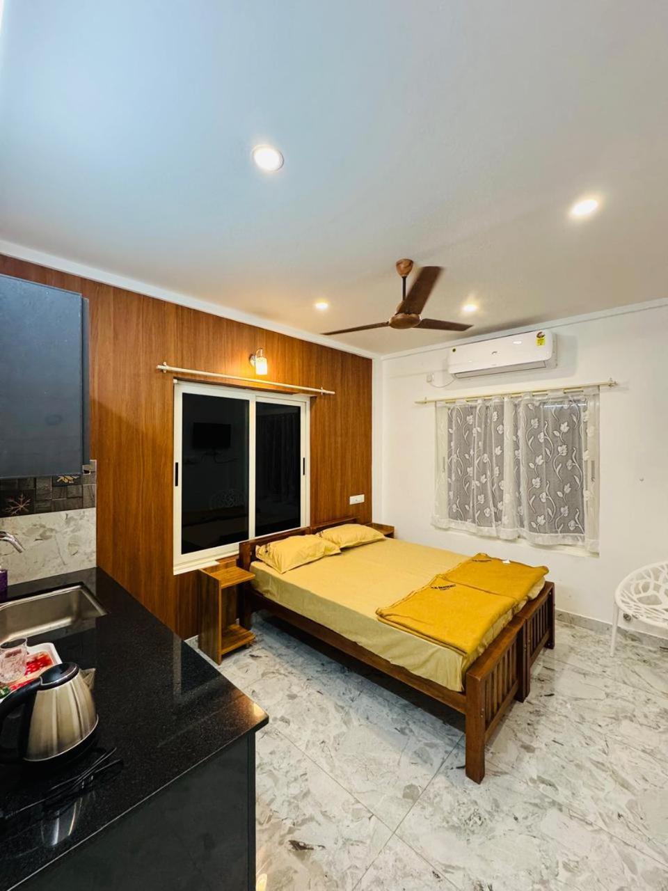 M M Residency Kochi Exterior foto